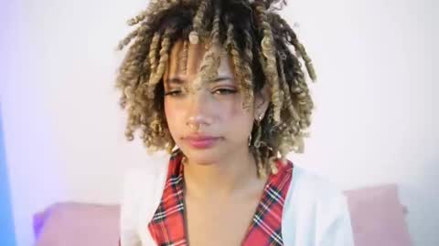 naomidawson online show from May 22, 2:29 am