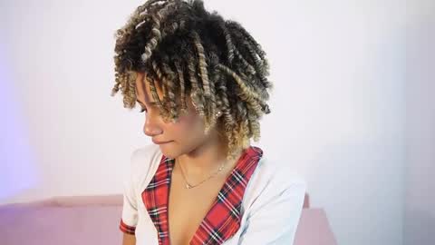 naomidawson online show from May 21, 12:17 am