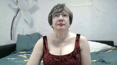 naomimolligan online show from April 10, 11:59 am