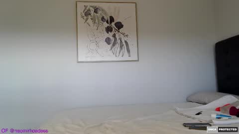 naomirhoades online show from December 18, 6:09 am