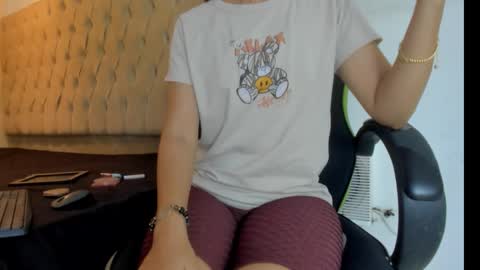 naomis_35 online show from February 10, 8:12 pm