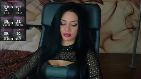 Snapshot of naomiscarlett chatting on October 14, 8:39 am NaomiScarlett online show from October 14, 8:39 am