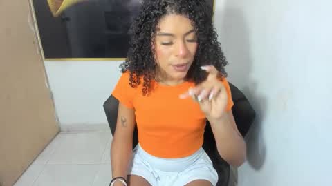 naomiwildburn online show from May 17, 12:42 am