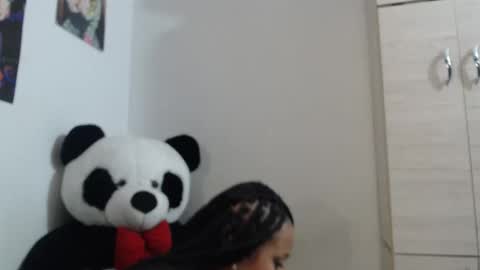 naomylux1 online show from April 16, 2:33 am