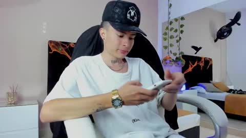 Snapshot of nascary_fox chatting on October 13, 7:38 pm Nascary Fox online show from October 13, 7:38 pm