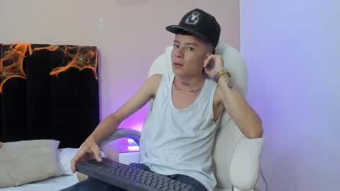 Snapshot of nascary_fox chatting on October 6, 7:31 pm Nascary Fox online show from October 6, 7:31 pm