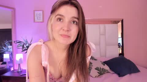 Snapshot of nashlyfontanna chatting on January 15, 2:35 pm Nashly Fontana online show from January 15, 2:35 pm