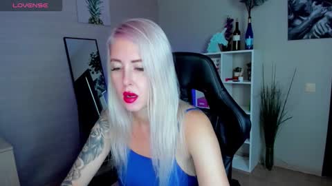 Snapshot of nastasya_cute chatting on October 6, 1:34 am Nastya online show from October 6, 1:34 am
