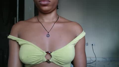 bella online show from December 23, 9:59 am