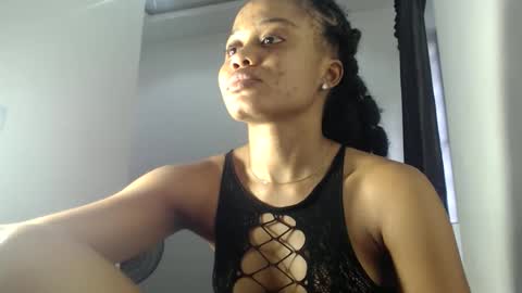 ella online show from November 17, 10:18 am