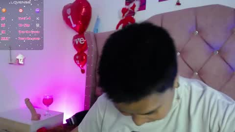 nat_evans8 online show from May 23, 3:46 am