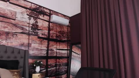 Natalie online show from November 18, 1:03 pm