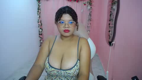 Snapshot of natalie_tits1 chatting on September 16, 5:27 pm natalie_tits1 online show from September 16, 5:27 pm