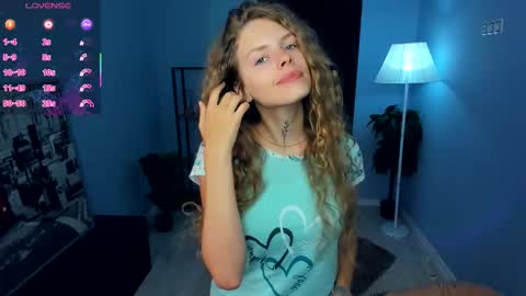 Snapshot of nataly_hello chatting on September 21, 5:11 am Natalie online show from September 21, 5:11 am