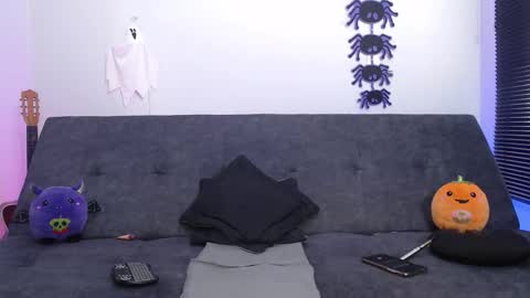 Snapshot of natalygreww chatting on October 19, 6:01 pm online show from October 19, 6:01 pm