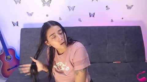 Snapshot of natalygreww chatting on February 22, 6:52 pm online show from February 22, 6:52 pm