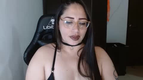 Snapshot of natashasmithe chatting on October 19, 2:49 am Natasha Smithe online show from October 19, 2:49 am