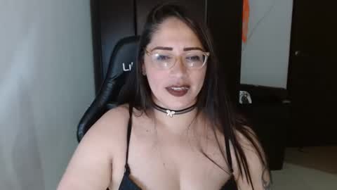 Snapshot of natashasmithe chatting on October 18, 2:38 am Natasha Smithe online show from October 18, 2:38 am