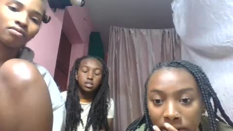 nathalia069 online show from August 2, 1:13 pm