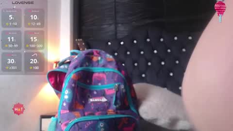 Snapshot of nathaliaz_ chatting on December 6, 12:55 pm nathaliaz online show from December 6, 12:55 pm