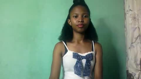 Snapshot of nathalie004 chatting on October 20, 5:45 am nathalie004 online show from October 20, 5:45 am