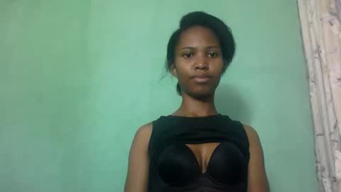 Snapshot of nathalie004 chatting on October 17, 6:28 am nathalie004 online show from October 17, 6:28 am