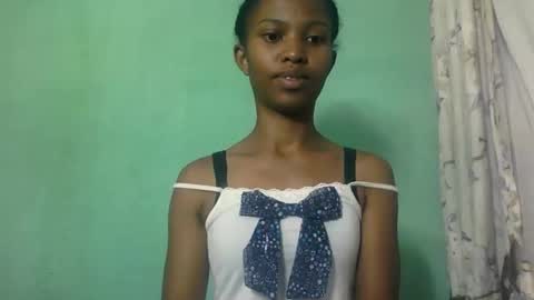 Snapshot of nathalie004 chatting on October 16, 6:13 am nathalie004 online show from October 16, 6:13 am