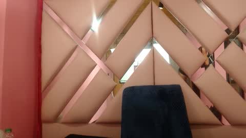 nathaly low online show from December 17, 3:13 am