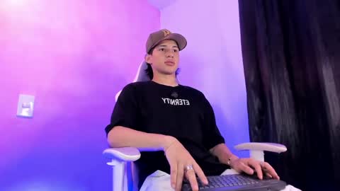   online show from May 25, 12:22 pm