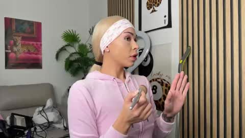 NATTY FIERROS online show from October 26, 7:24 pm