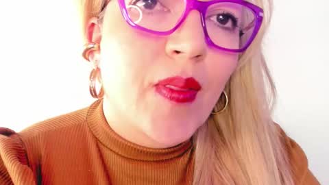 Snapshot of naty__mature_ chatting on October 14, 9:34 am Nataly online show from October 14, 9:34 am