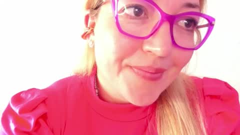 Snapshot of naty__mature_ chatting on October 15, 9:43 am Nataly online show from October 15, 9:43 am