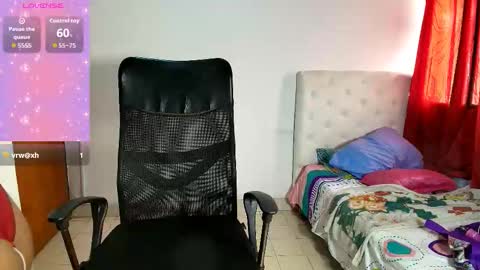 Snapshot of naughty_brownie chatting on October 3, 7:11 pm naughty brownie online show from October 3, 7:11 pm