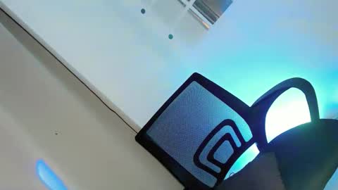 itsyourgirl kiara online show from April 7, 12:12 am