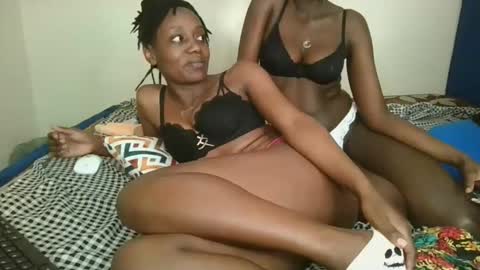 Snapshot of naughty_ellaa chatting on September 16, 12:23 am naughty_ellaa online show from September 16, 12:23 am