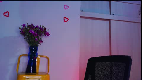 Em  please help me reach 100 thumbs up 3 online show from February 22, 5:22 am