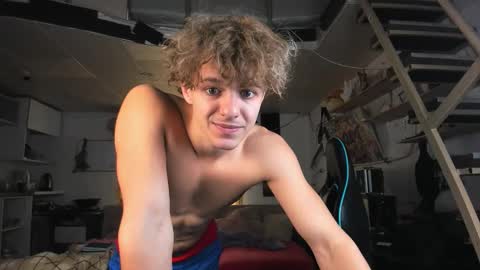 Snapshot of naughty_nik43 chatting on October 6, 9:27 am Nik online show from October 6, 9:27 am