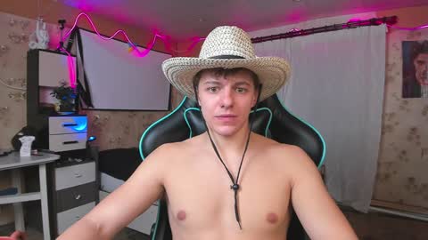 Snapshot of naughty_nik43 chatting on December 21, 6:55 pm Nik online show from December 21, 6:55 pm