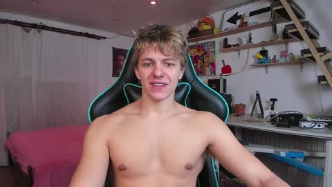 Snapshot of naughty_nik43 chatting on January 28, 6:28 pm Nik online show from January 28, 6:28 pm