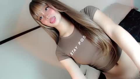 Snapshot of naughtybella_ chatting on October 22, 6:27 am bella online show from October 22, 6:27 am