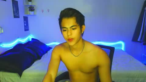 Snapshot of naughtyboylouie chatting on October 20, 11:15 am Loue online show from October 20, 11:15 am