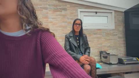 Snapshot of naughtyluxe chatting on October 8, 9:04 am ANDREA STEPH MIKE online show from October 8, 9:04 am