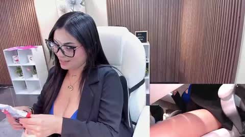 Snapshot of naugthyelli chatting on October 3, 11:24 pm online show from October 3, 11:24 pm