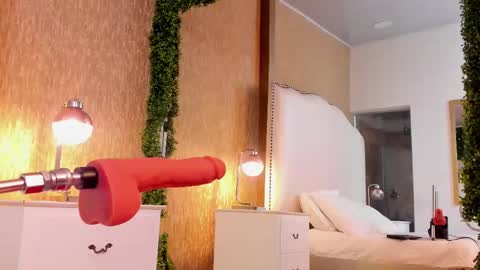 Snapshot of nayla_bss chatting on October 16, 4:28 pm Mia online show from October 16, 4:28 pm