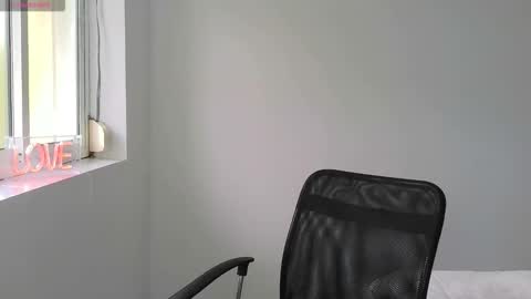 Neferutt online show from March 5, 11:08 am