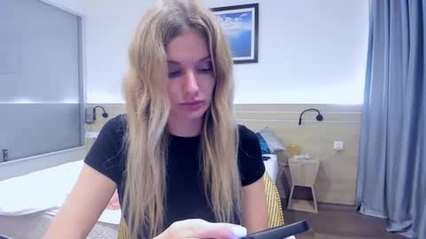 neighbours_love online show from December 13, 4:49 pm