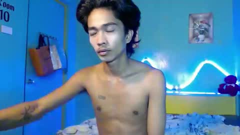 neil_asian69 online show from April 22, 6:42 am