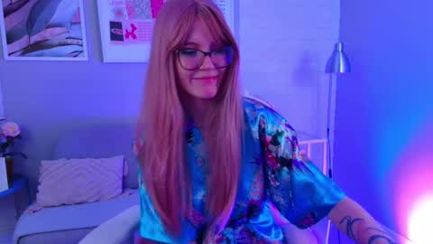 Snapshot of nellloyns chatting on February 9, 5:43 pm Nelly online show from February 9, 5:43 pm