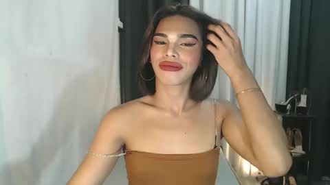 neomi online show from December 17, 11:39 am