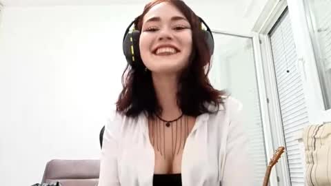 Snapshot of neomicounterman chatting on October 18, 4:33 pm Elena online show from October 18, 4:33 pm